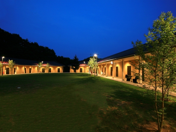 『城里ゴルフ倶楽部　中庭夜景』の画像