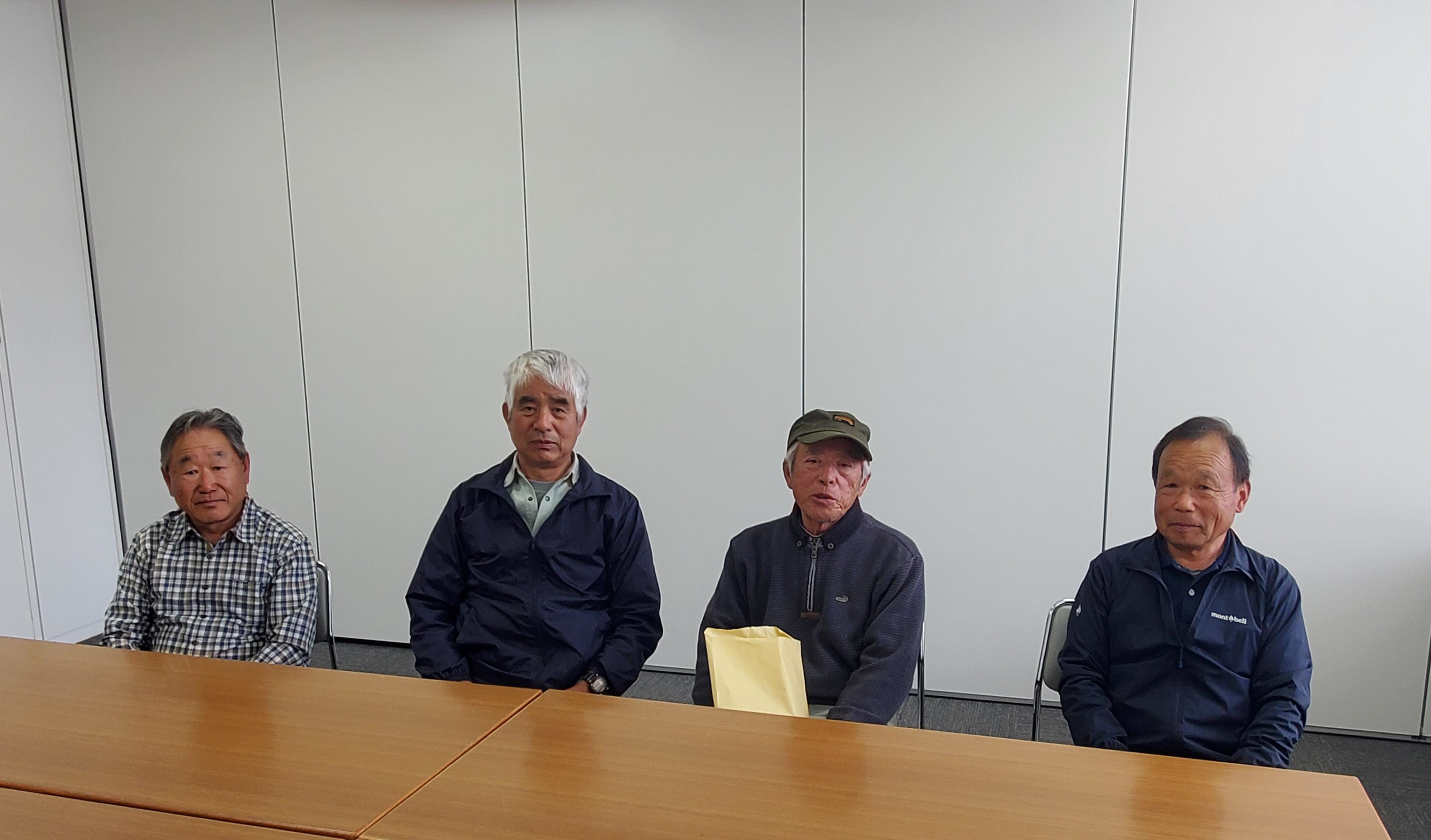 結果報告に来庁いただきました