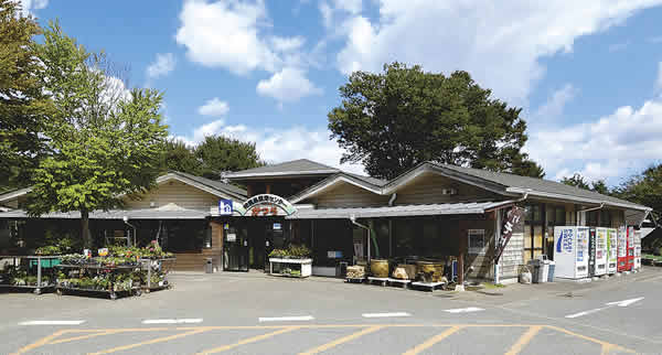 特産品直売センターかつら（道の駅）